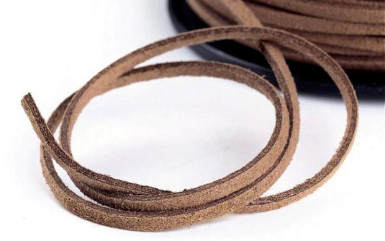 Шнур замшевый прессованный  арт.16899 (уп.89м)
